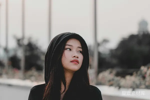 高清摄影 街头独行的黑色故事