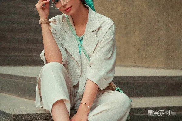 高清摄影 休闲时尚的年轻女性