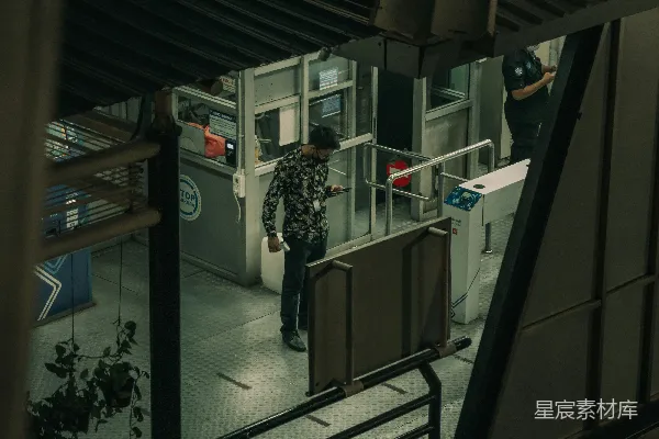 高清摄影 夜幕下的地铁站