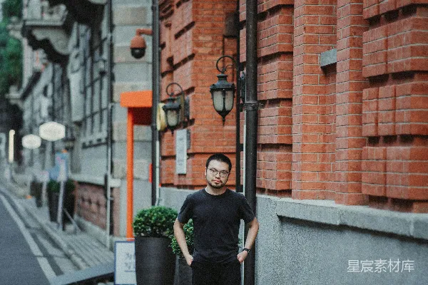 高清摄影 城市中的独立身影