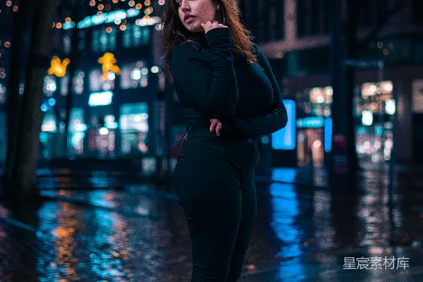 高清摄影 夜晚雨中的时尚女性