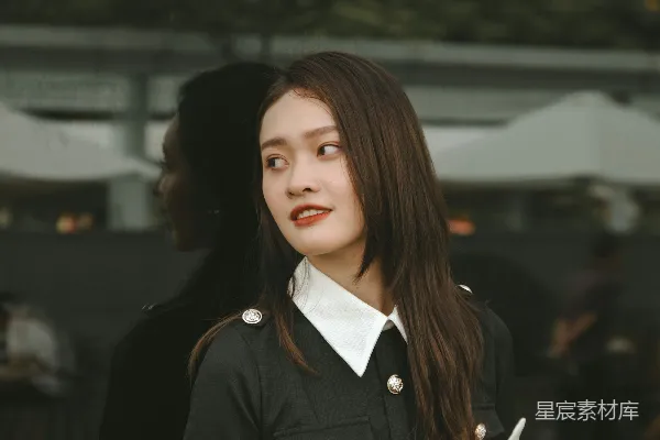 高清摄影 雨中少女的优雅瞬间