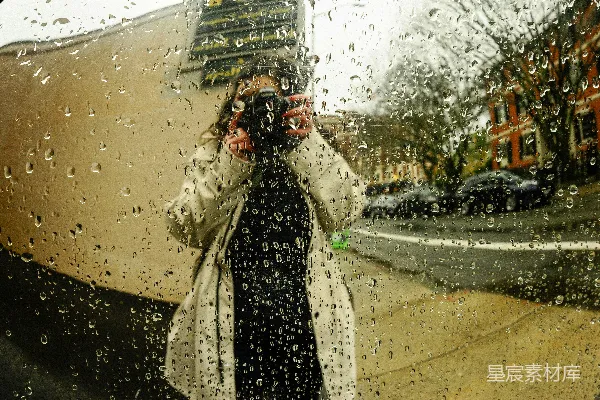 高清摄影 雨中行者