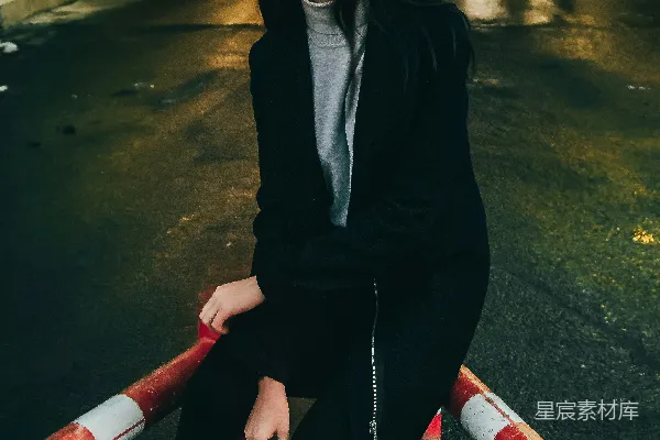 高清摄影 夜晚巷道的静谧时光