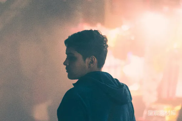 高清摄影 逆光中的少年