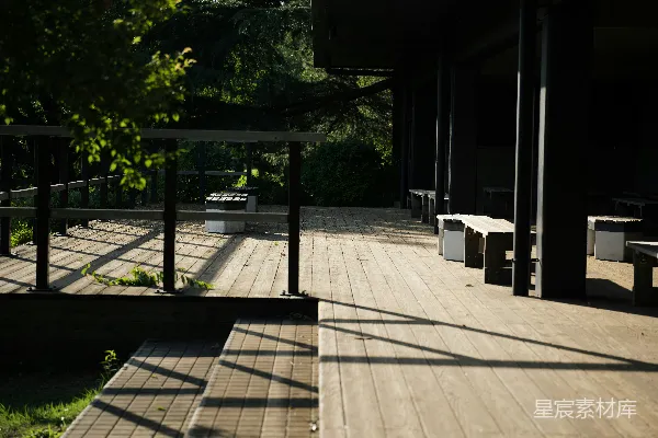 高清摄影 阳光下的木质平台