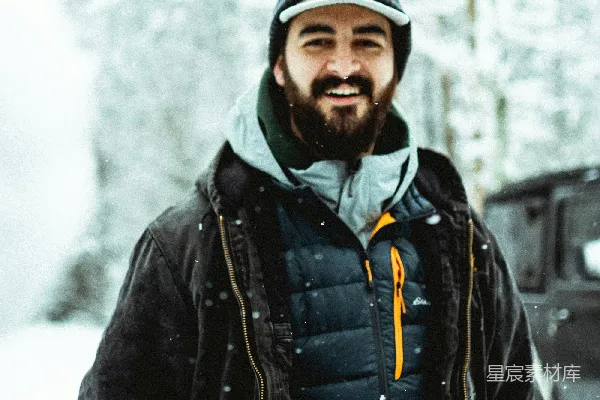 高清摄影 雪景中的温暖笑容