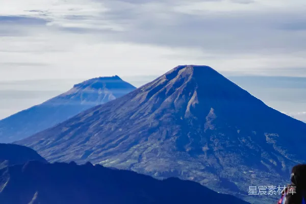 高清摄影 徒步登山露营