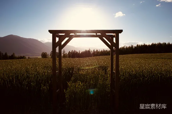 高清摄影 夕阳下的木制拱门