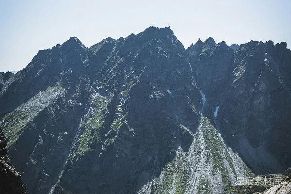 高清摄影 高山之巅的小屋
