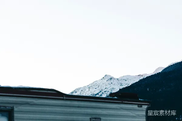 高清摄影 山间露营的静谧时光