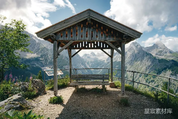 高清摄影 山顶木屋与壮丽山景