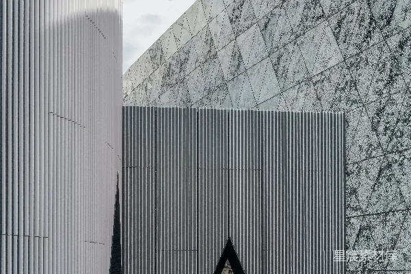 高清摄影 现代建筑与水景的和谐共生