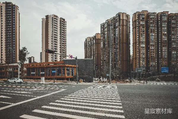高清摄影 城市中的空旷十字路口