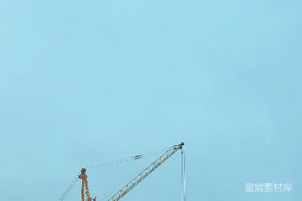 高清摄影 施工中的建筑与起重机