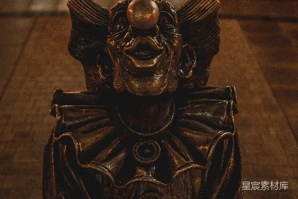 高清摄影 暗色调的神秘小丑雕像