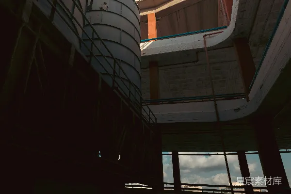 高清摄影 工业废墟的螺旋楼梯