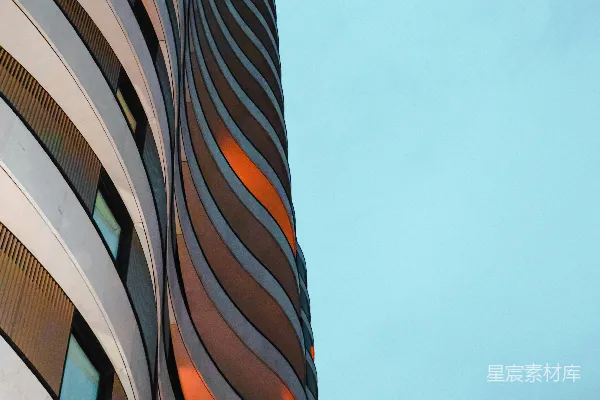 高清摄影 波浪形建筑与天空的交响