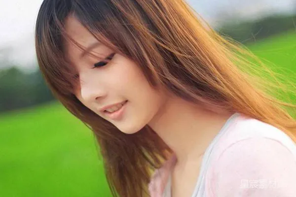 元素素材 阳光下的微笑女孩
