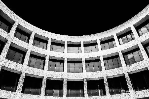 高清摄影 圆形建筑的黑白构图