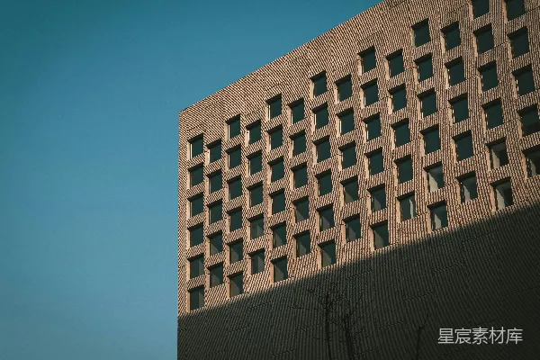 高清摄影 城市的剪影：现代建筑与蓝天
