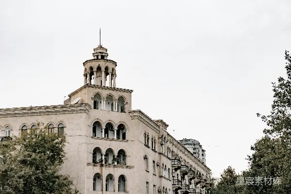 高清摄影 古城的塔楼与树木