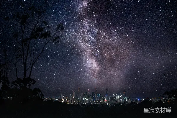 高清摄影 银河与城市夜景的壮丽交汇