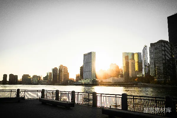 高清摄影 落日余晖下的城市天际线