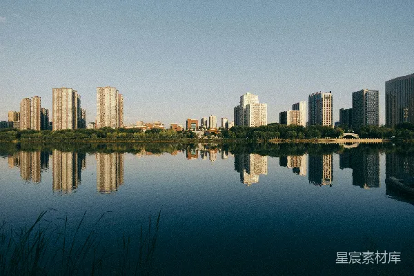 高清摄影 城市倒影的宁静湖面