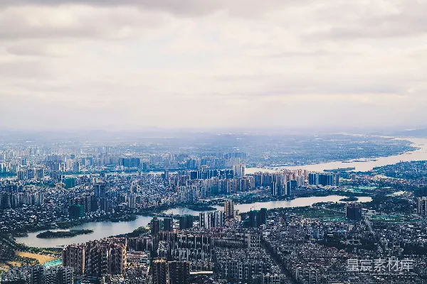 高清摄影 云雾缭绕的城市全景