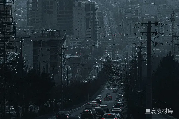 高清摄影 雾蒙蒙的城市街道