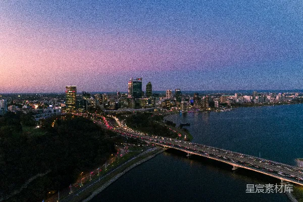 高清摄影 城市天际线黄昏时分的桥梁与河流