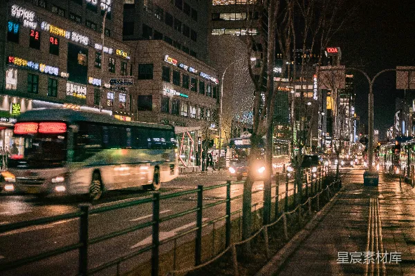 高清摄影 夜晚城市的繁忙街道