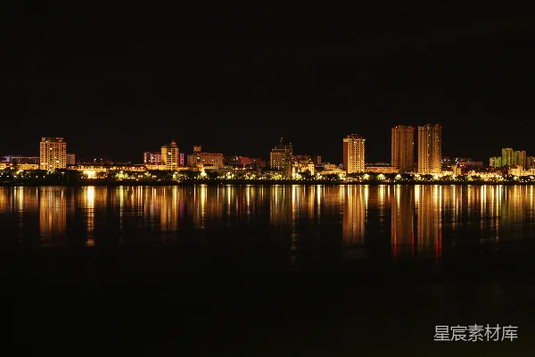 高清摄影 夜晚城市湖畔倒影