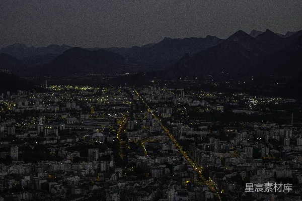 高清摄影 夜幕下的城市与山脉