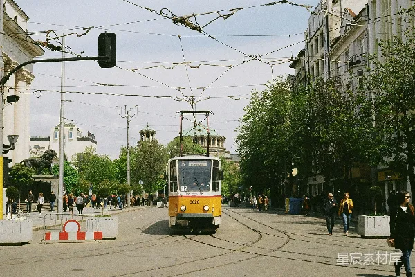 高清摄影 城市电车穿梭的街景