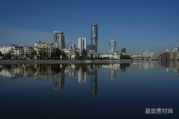 高清摄影 城市倒影的宁静水面