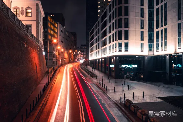 高清摄影 城市夜景中的车流轨迹