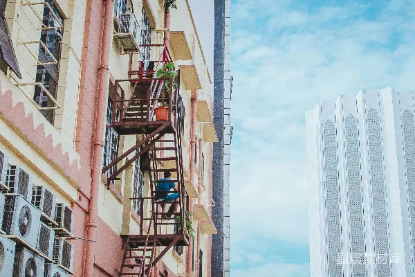 高清摄影 城市风貌：传统与现代的对比