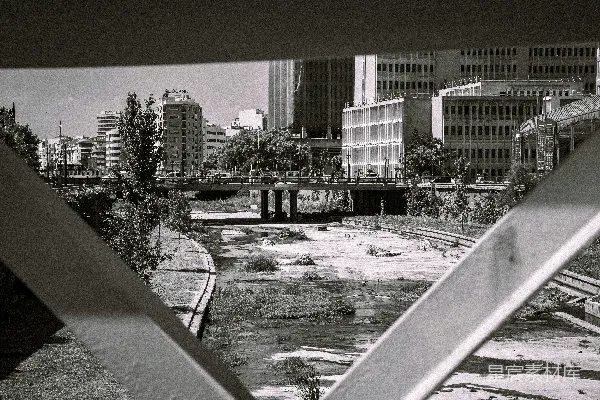 高清摄影 城市中的废弃河道