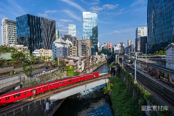 高清摄影 东京城市景观与红色火车