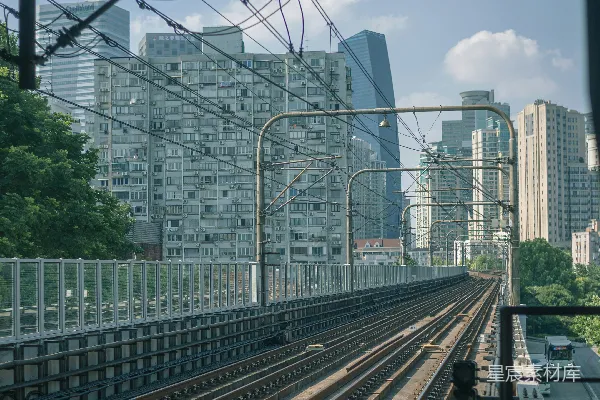 高清摄影 城市轨道交通与高楼林立的景象