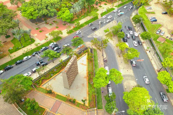 高清摄影 城市绿洲：空中俯瞰的公园与街道