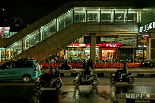 高清摄影 城市夜景：雨后的街道