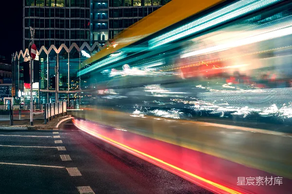 高清摄影 城市夜景中的动态车流