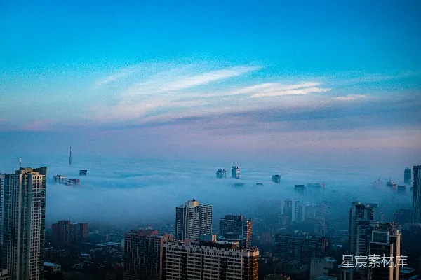 高清摄影 雾中的城市天际线