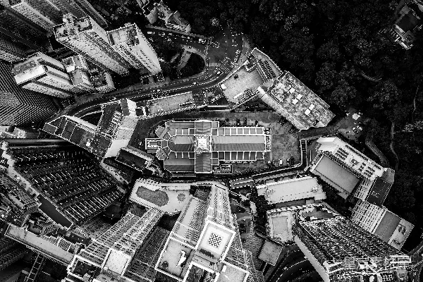 高清摄影 都市鸟瞰：黑白建筑与道路交织