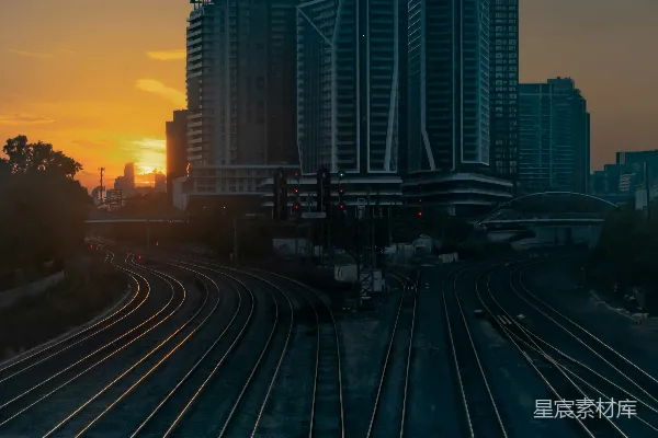 高清摄影 夕阳下的城市铁路