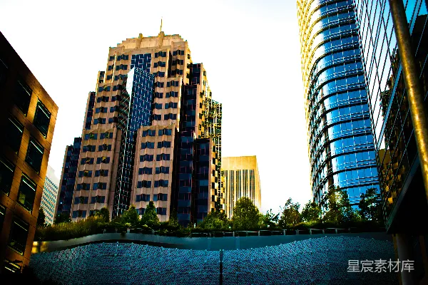高清摄影 城市天际线：现代建筑与自然的和谐