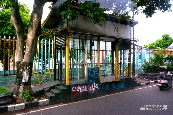 高清摄影 路边的小屋与摩托车